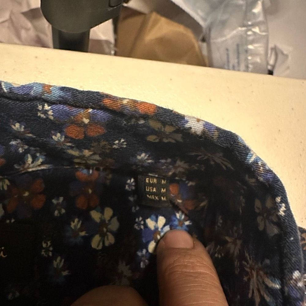 Massimo Dutti floral button up medium - Picture 4 of 7